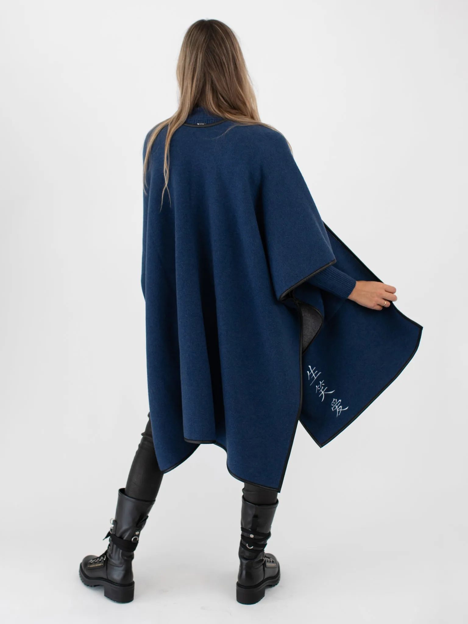 AVA PONCHO