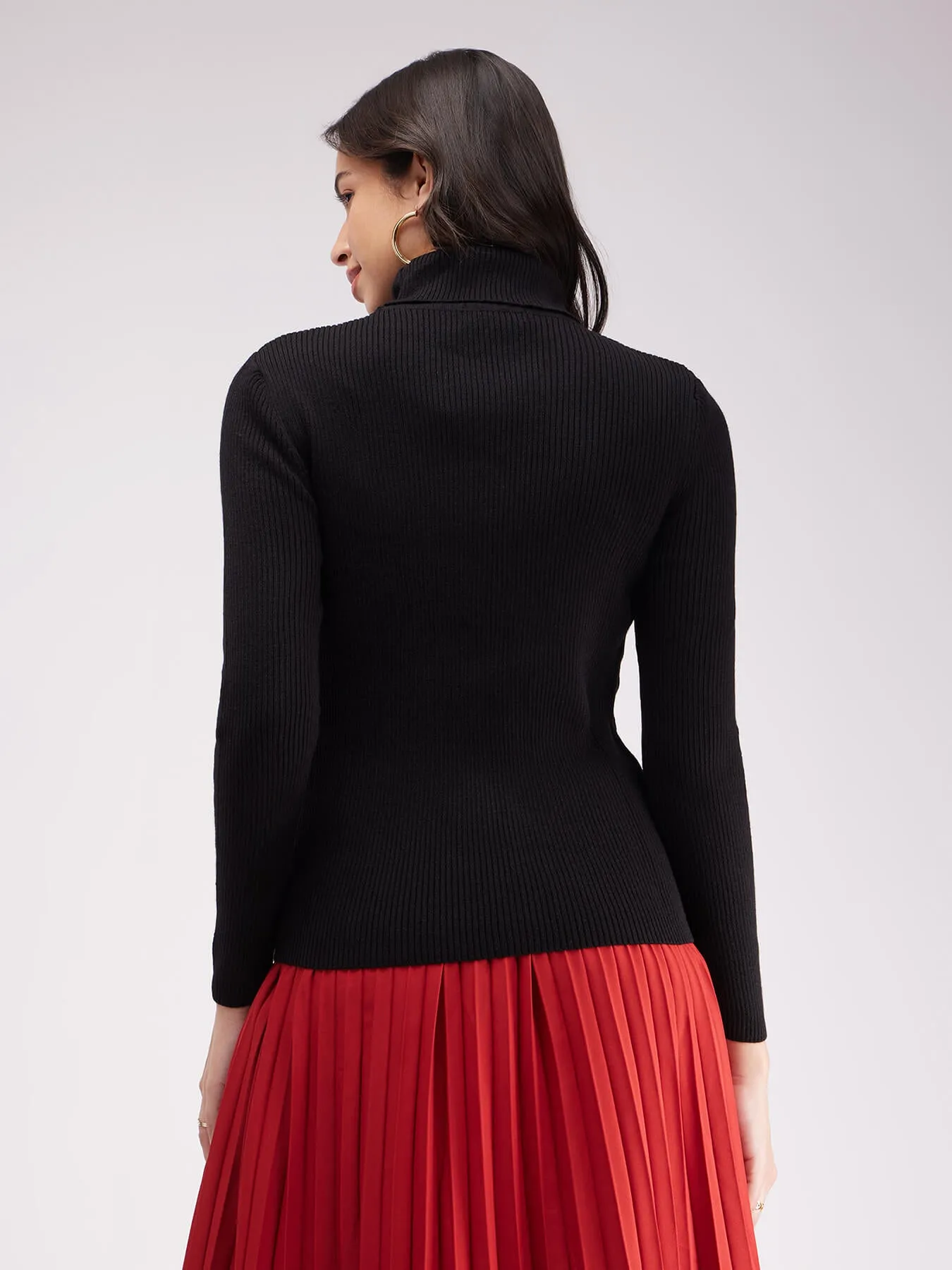 Turtle Neck Ribbed Sweater - Black